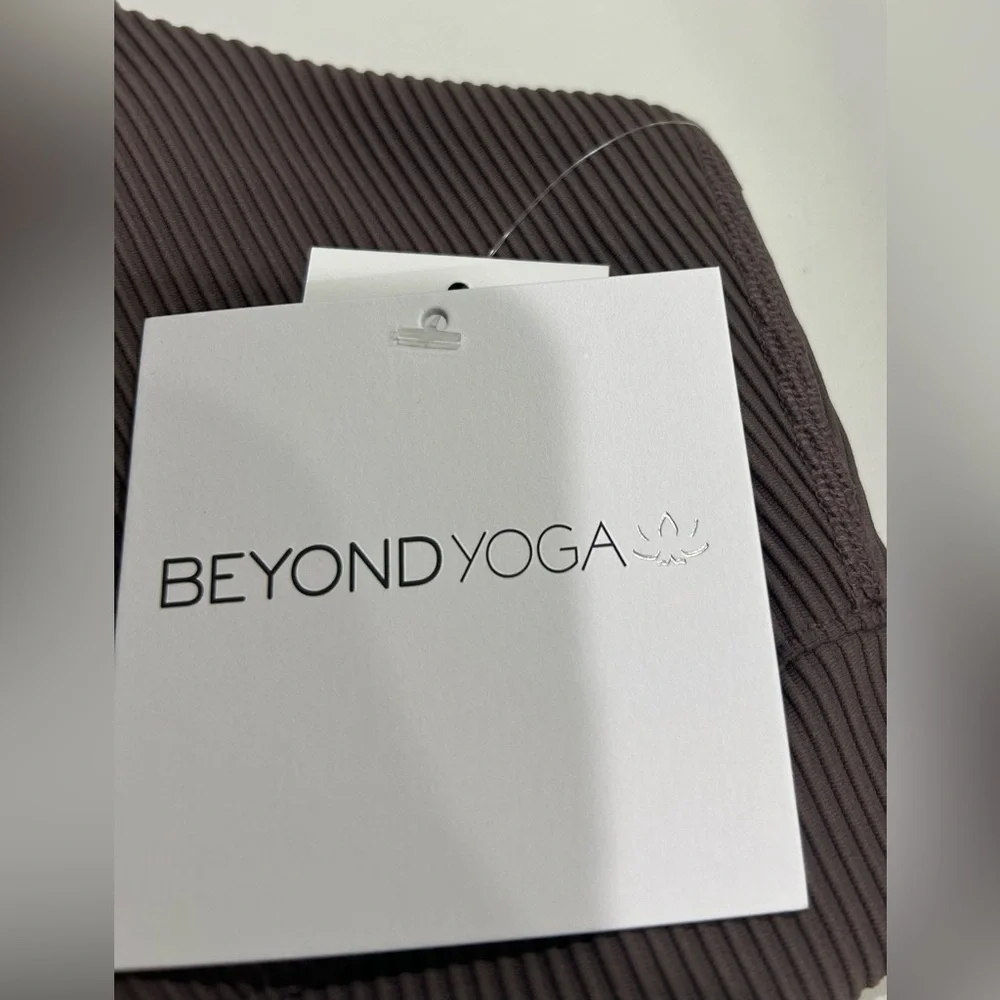 Beyond Yoga Women's Medium Impulse Ribbed Bra Woodland Purple Pink NWT